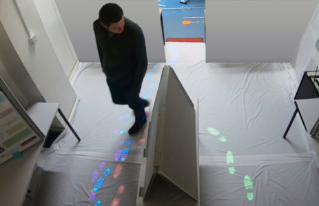 Investigating Digital Social Cues on Navigation Decisions using floor displays